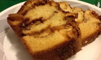 Cinnamon Apple Cake